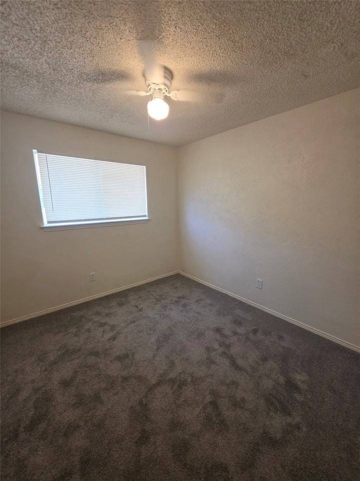 216 Tejas Dr - Photo 5 of 9