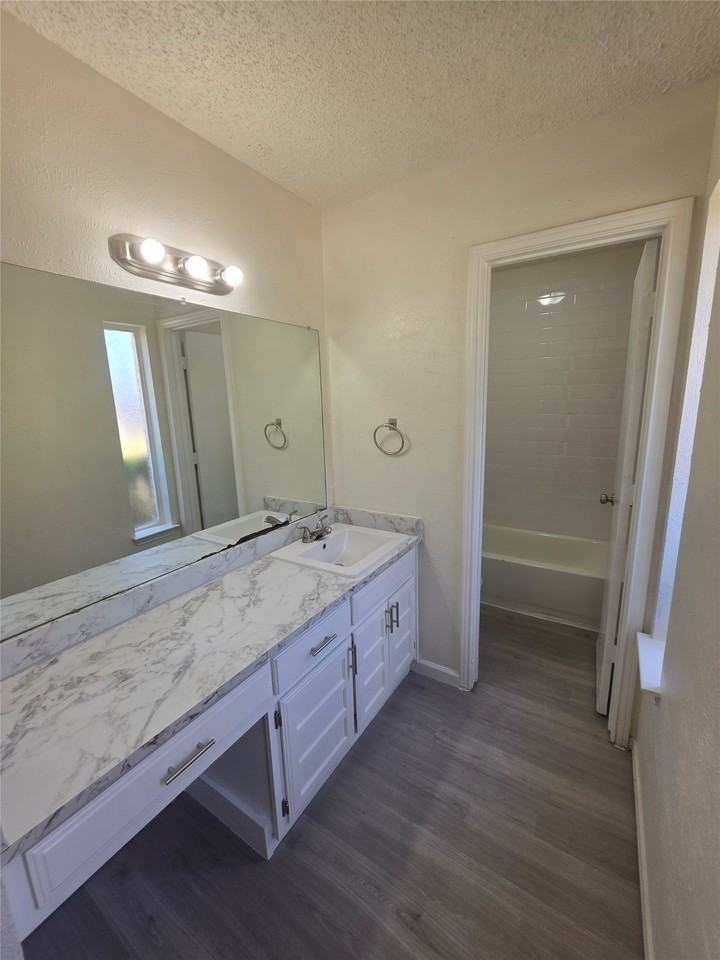 216 Tejas Dr - Photo 6 of 9