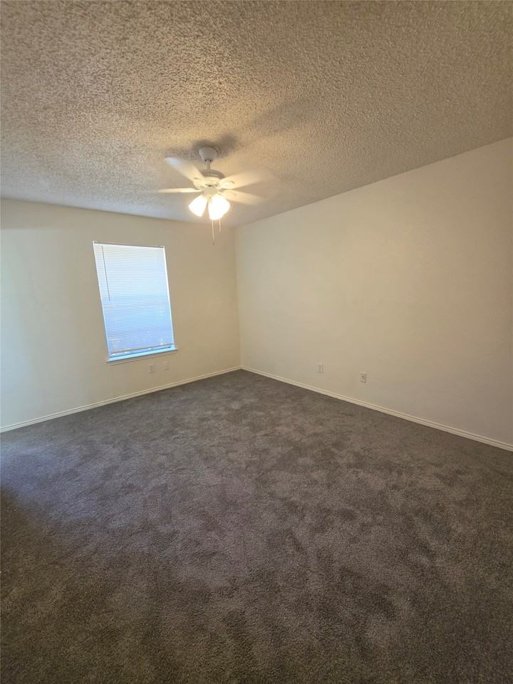 216 Tejas Dr - Photo 7 of 9