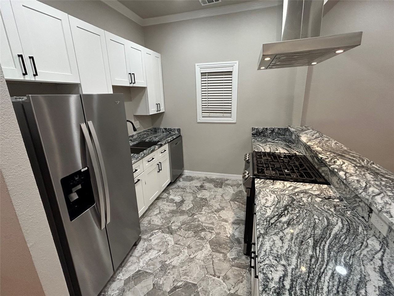 505 S Storey St - Photo 3 of 12