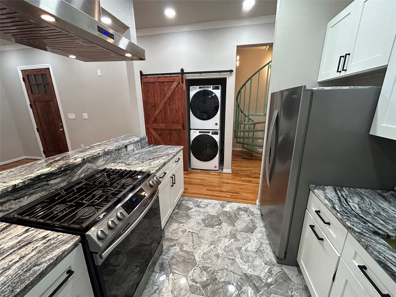 505 S Storey St - Photo 5 of 12