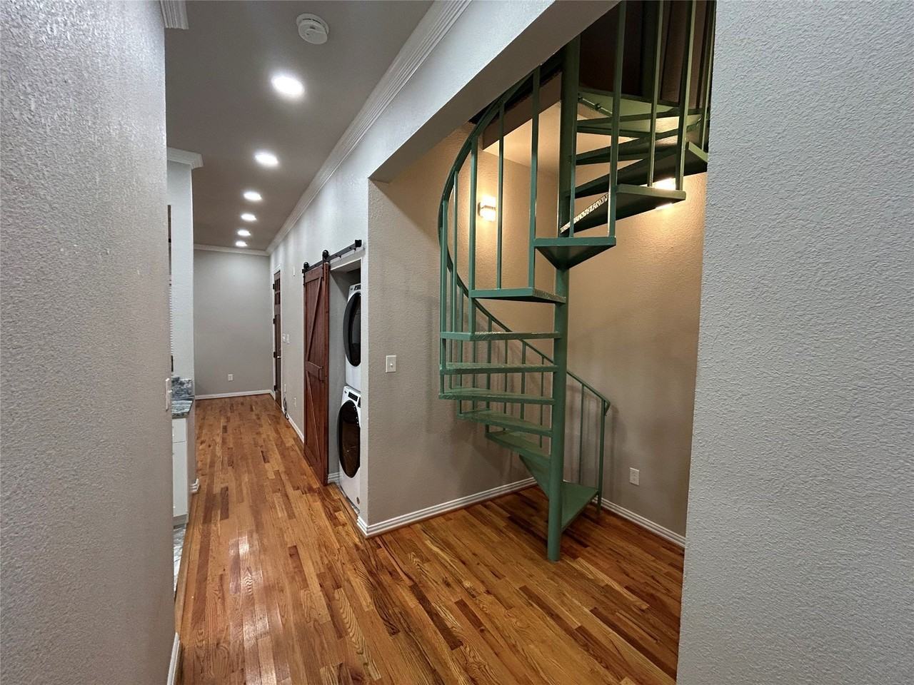 505 S Storey St - Photo 6 of 12