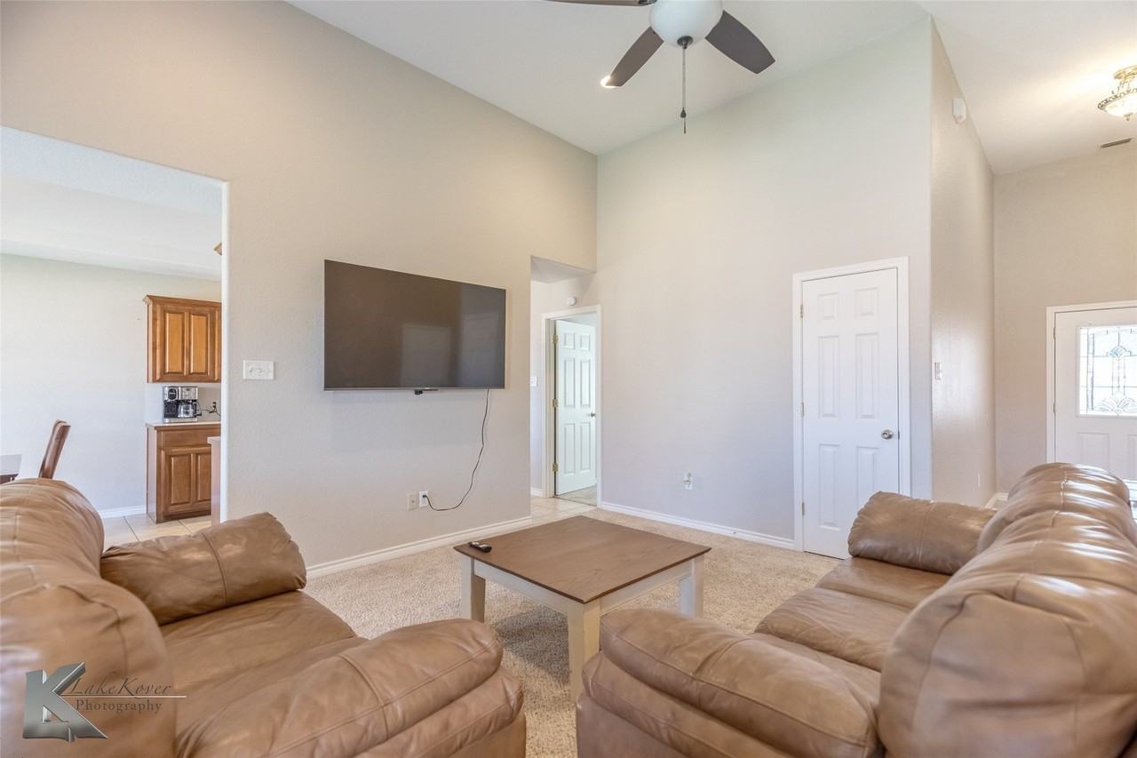 6670 Picadilly St - Photo 5 of 31