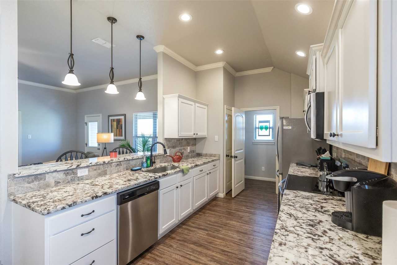 144 Carriage Hills Pkwy - Photo 4 of 30