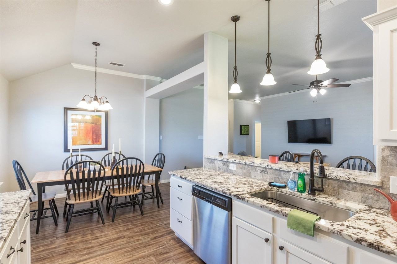 144 Carriage Hills Pkwy - Photo 7 of 30
