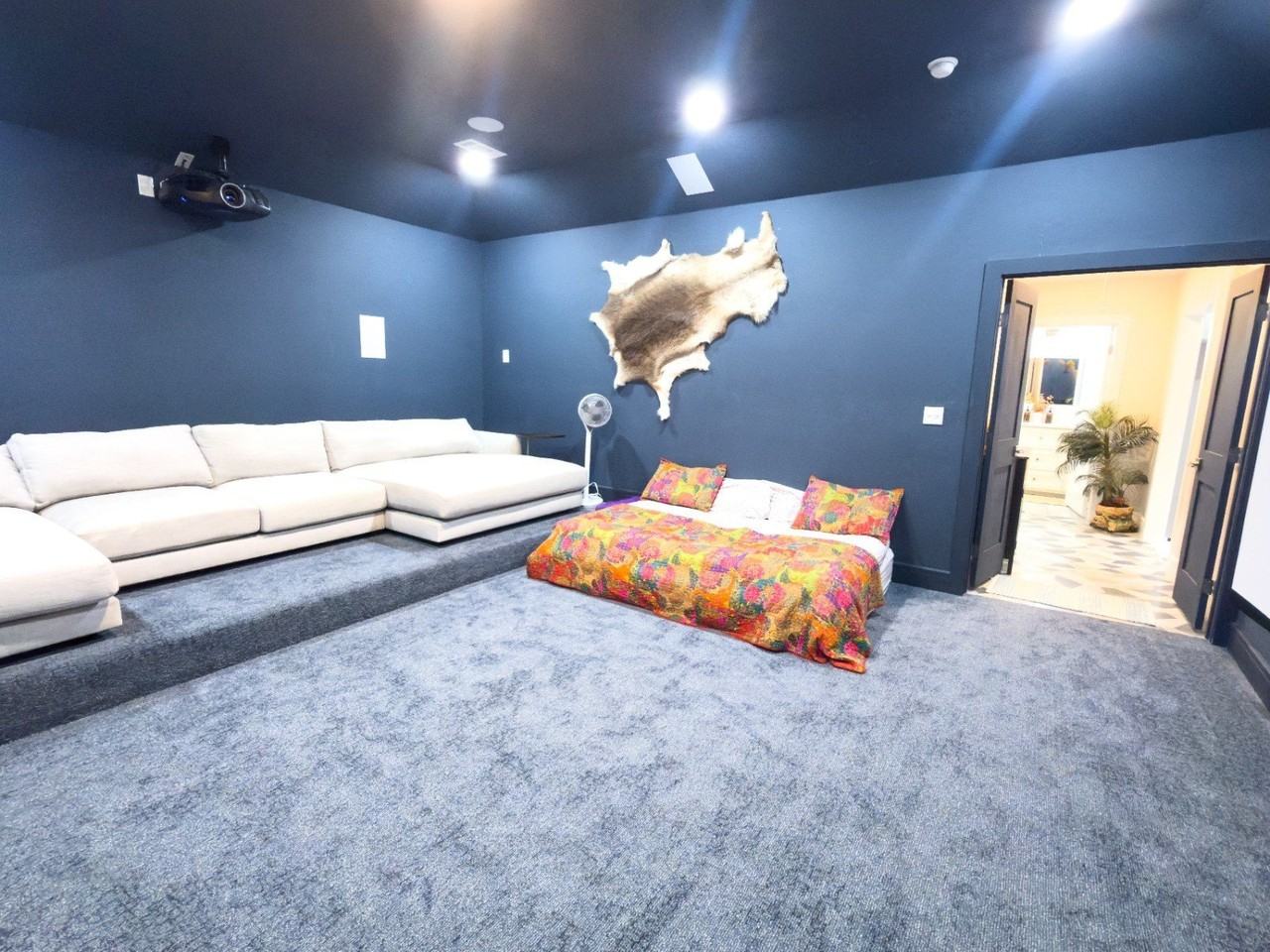 7906 Thorneywood Rd - Photo 3 of 13