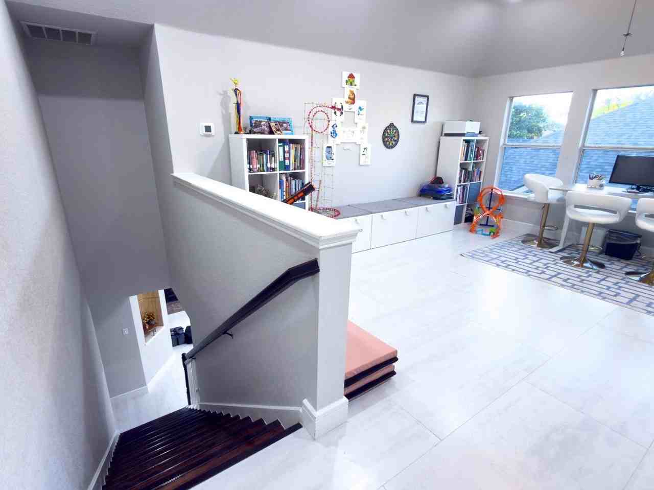 7906 Thorneywood Rd - Photo 5 of 13