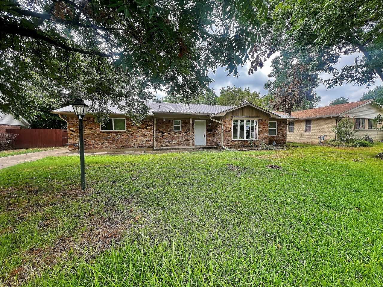 1914 W Northgate Dr
