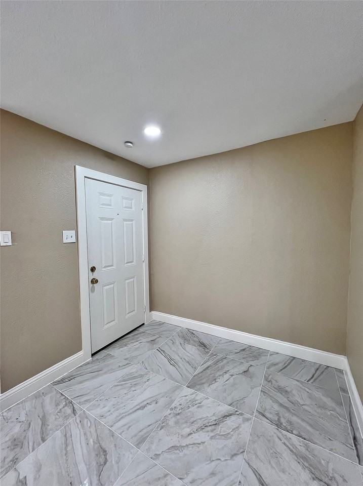 1914 W Northgate Dr - Photo 3 of 23