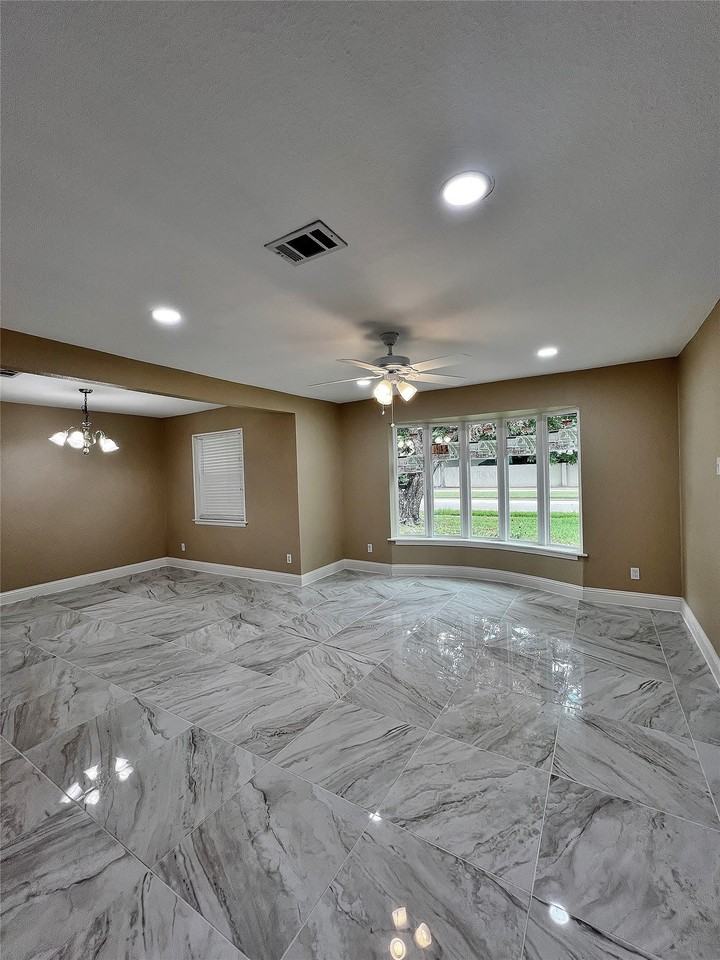 1914 W Northgate Dr - Photo 4 of 23