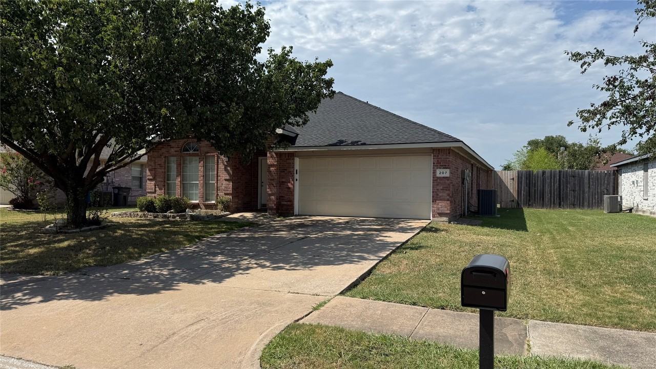 207 Lake Wichita Dr - Photo 2 of 21