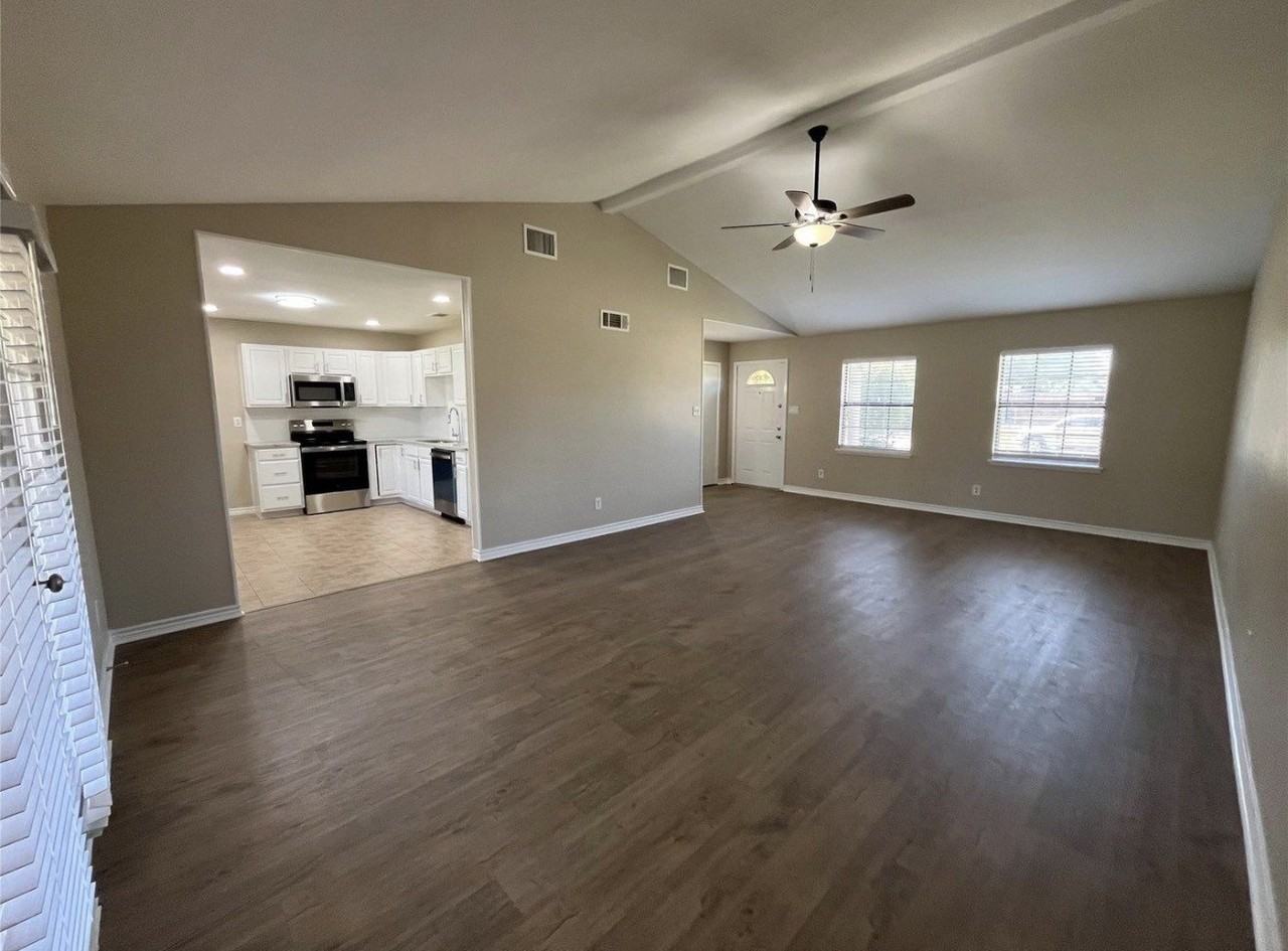 515 English Oak Dr - Photo 2 of 11