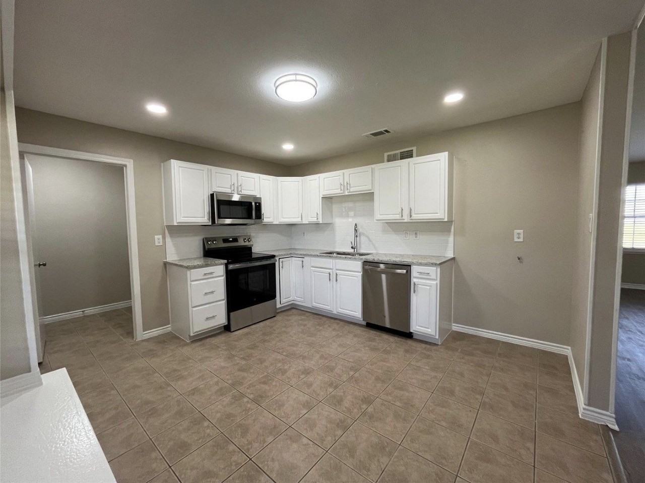 515 English Oak Dr - Photo 4 of 11