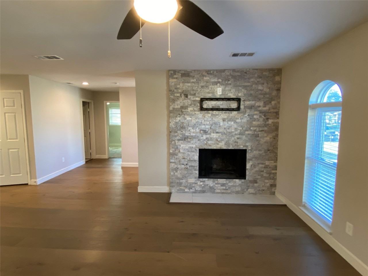 2032 Kings Rd - Photo 4 of 14