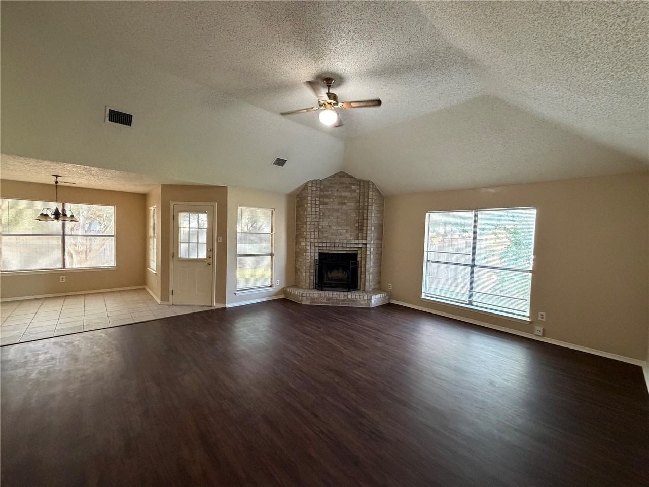 1221 Castleman Dr - Photo 3 of 8
