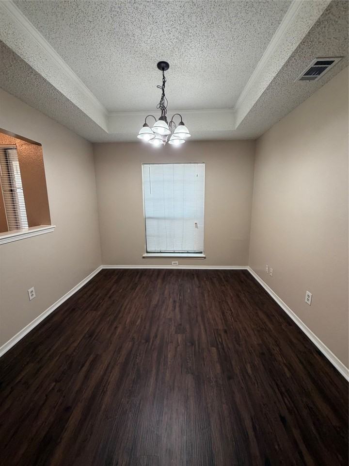 1221 Castleman Dr - Photo 4 of 8