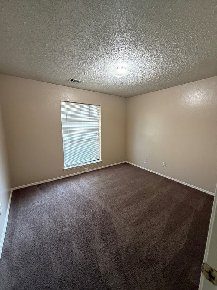1221 Castleman Dr - Photo 6 of 8