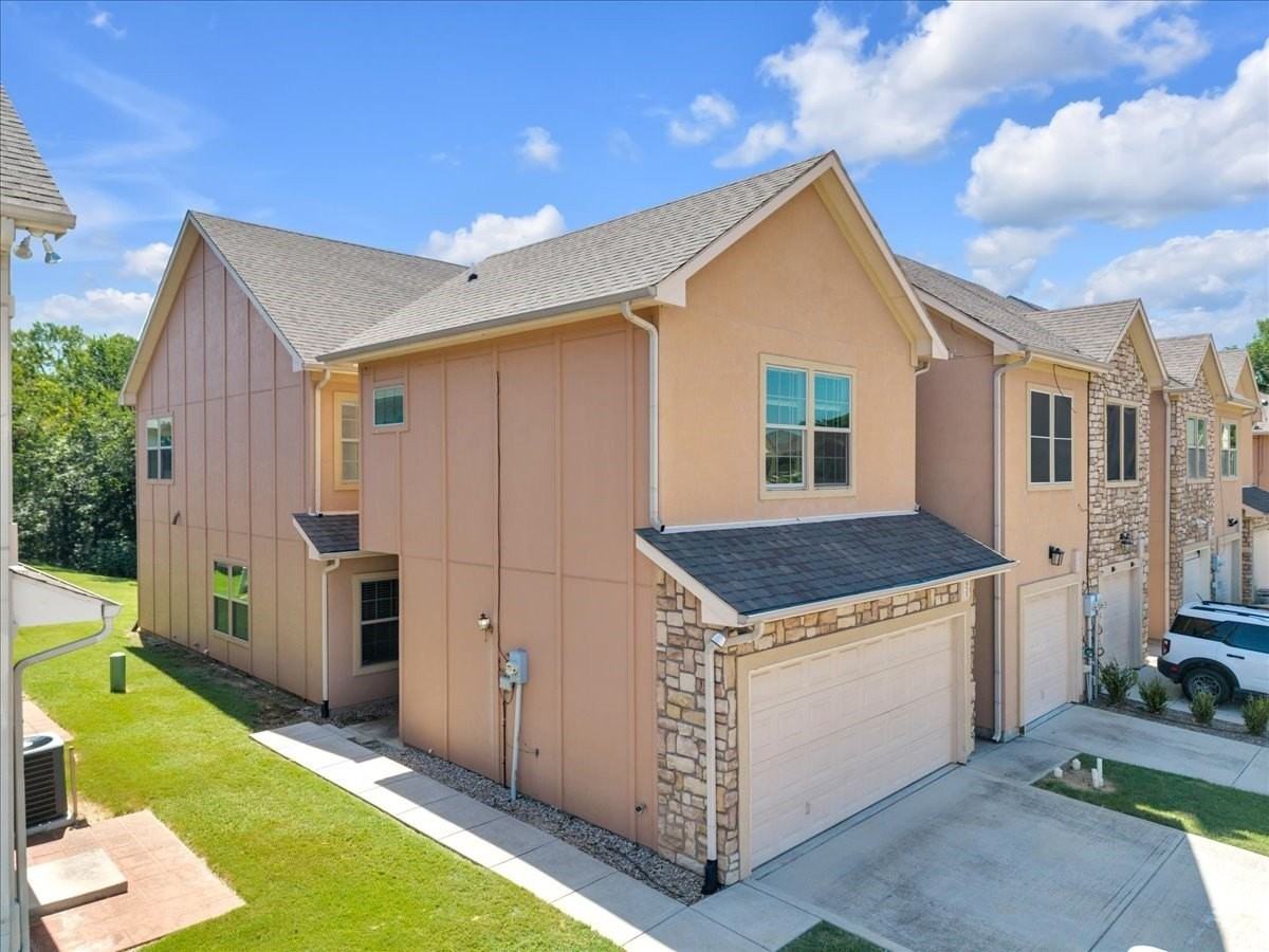 1523 Cozy Dr - Photo 2 of 37