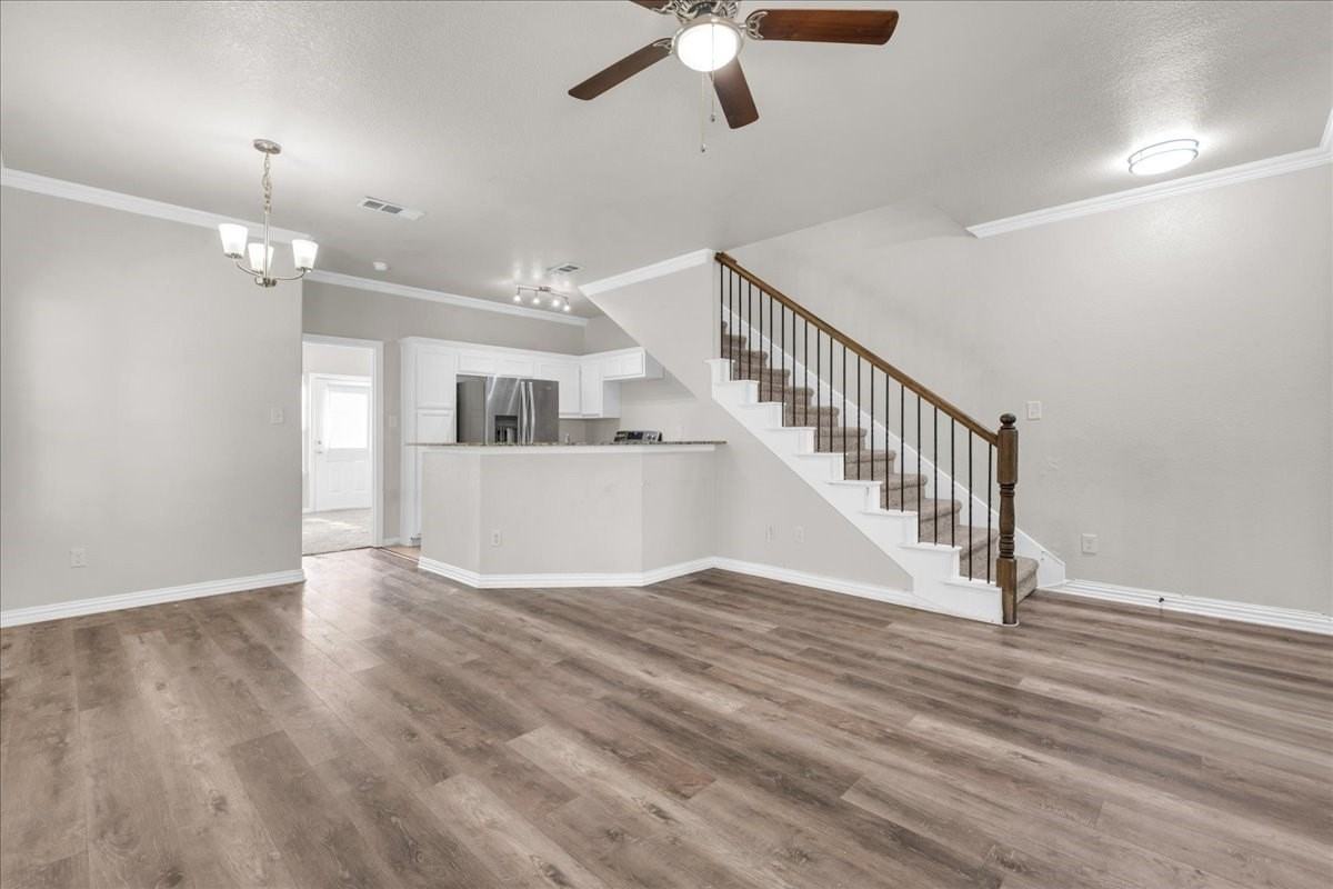 1523 Cozy Dr - Photo 5 of 37