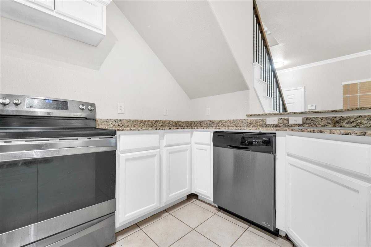 1523 Cozy Dr - Photo 7 of 37