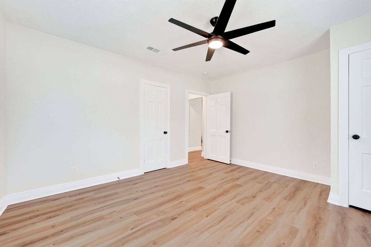 4603 Lee St - Photo 3 of 40