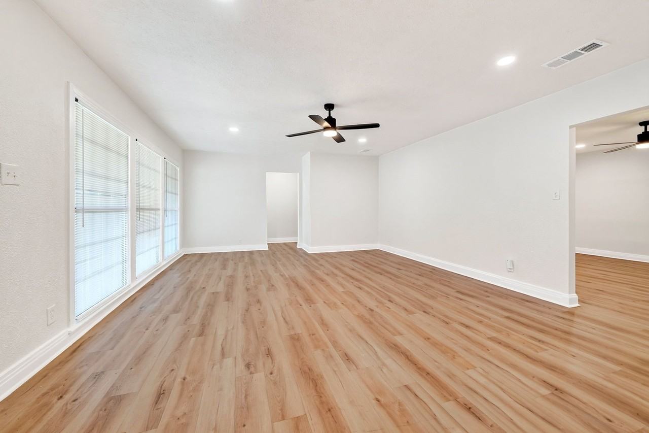 4603 Lee St - Photo 4 of 40