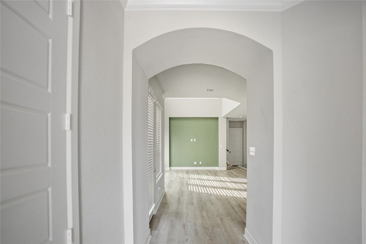 1621 Rose Willow Way - Photo 4 of 37