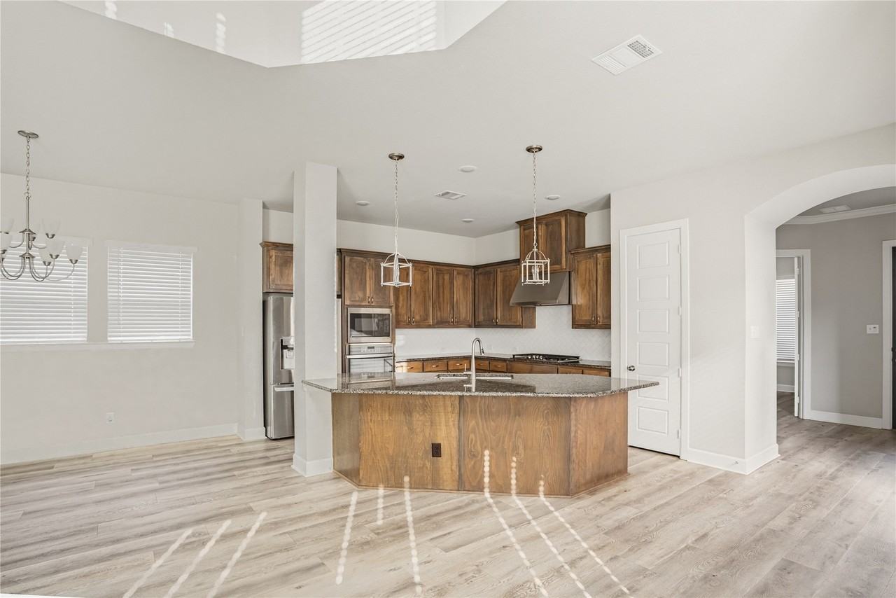 1621 Rose Willow Way - Photo 7 of 37