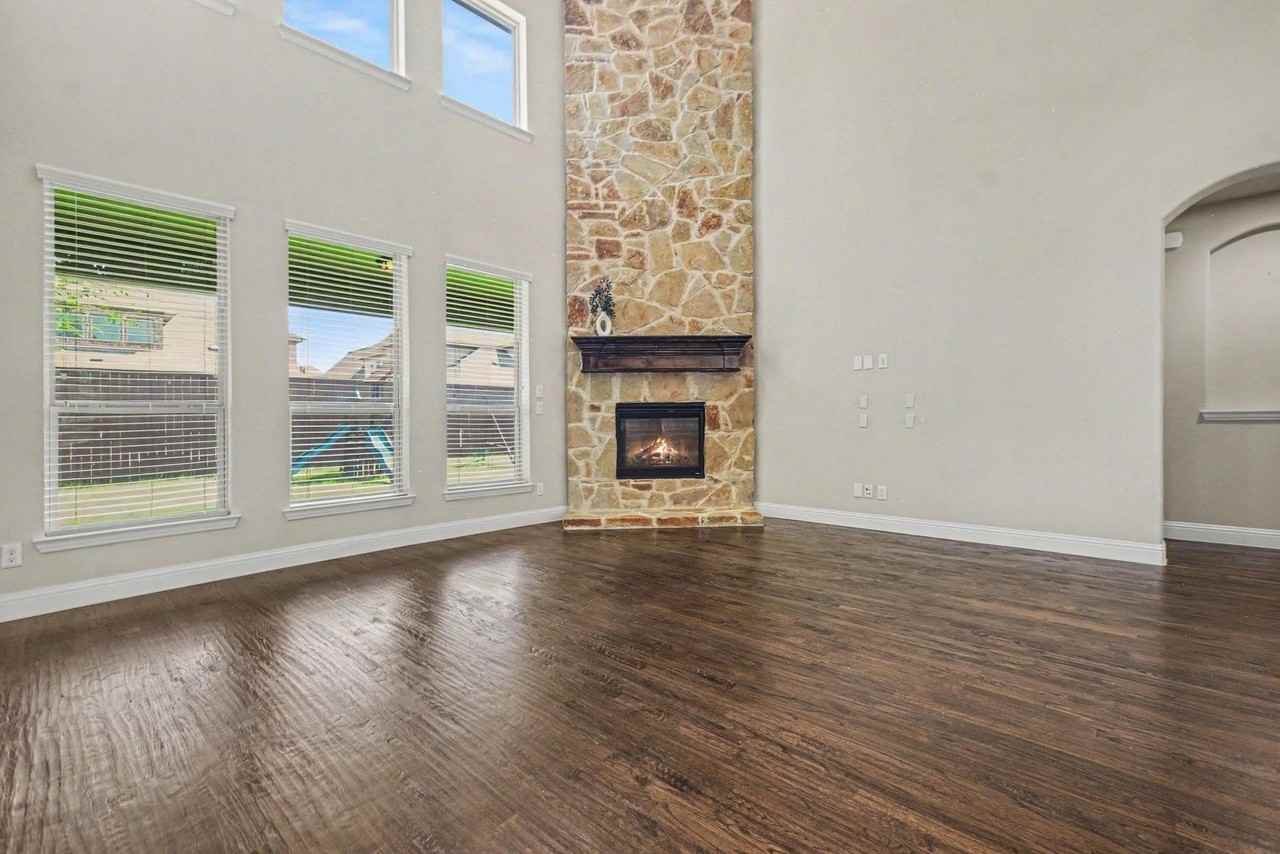 14759 Huffman Ln - Photo 3 of 28