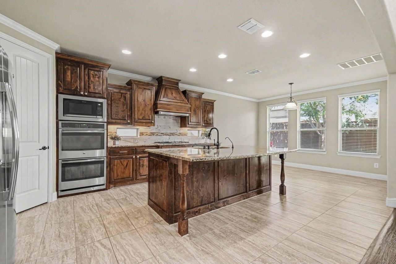 14759 Huffman Ln - Photo 6 of 28