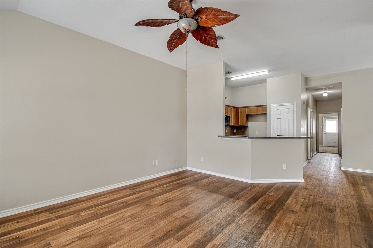824 Walnut St - Photo 2 of 20