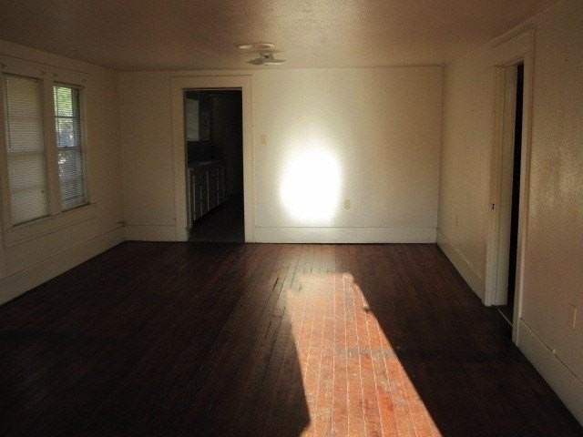 501 S Ash St - Photo 4 of 9