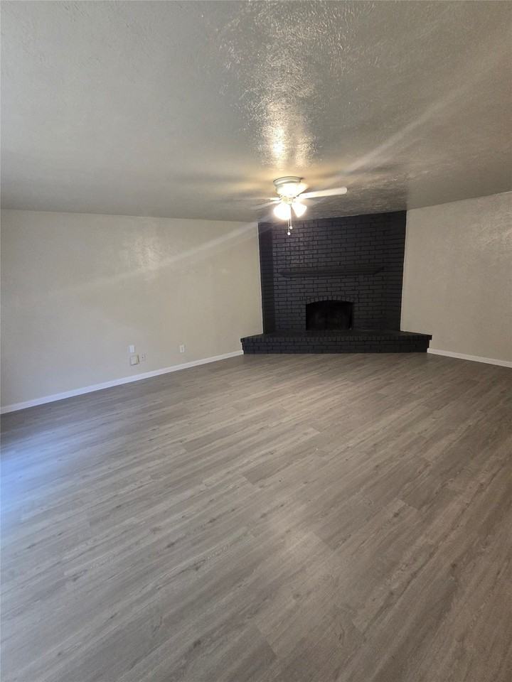 7130 Hedge Dr - Photo 2 of 10