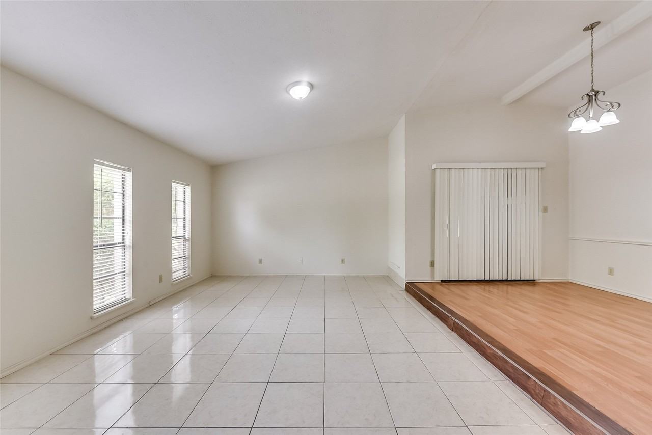 10547 Black Walnut Dr - Photo 2 of 17