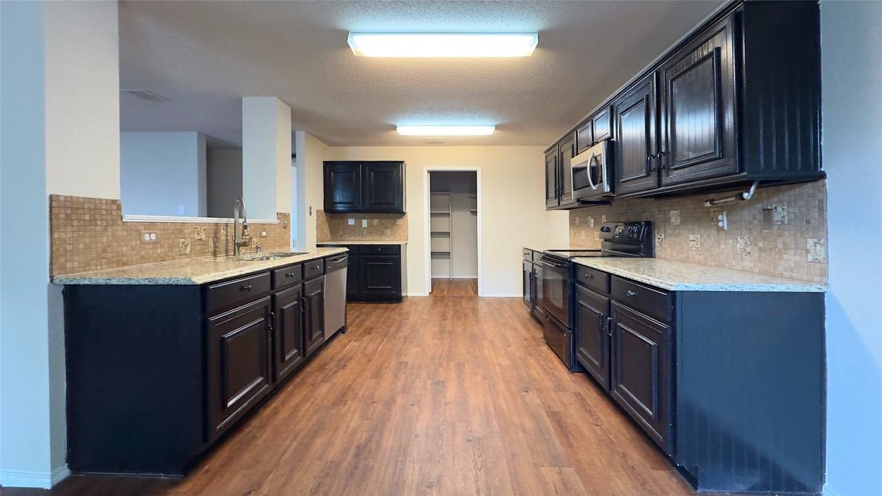 5321 Devils River Dr - Photo 4 of 17