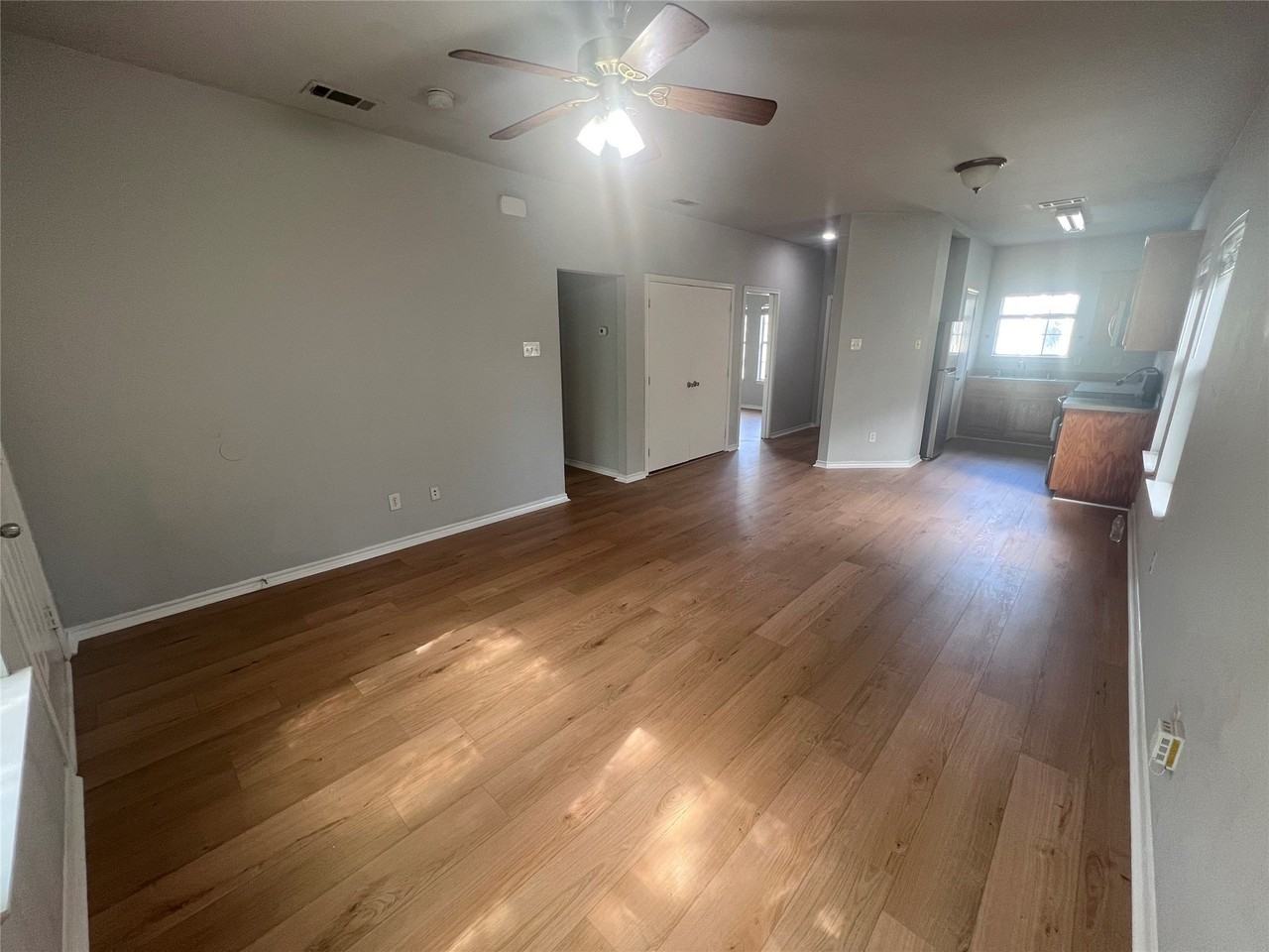 5981 Robinwood St - Photo 2 of 6