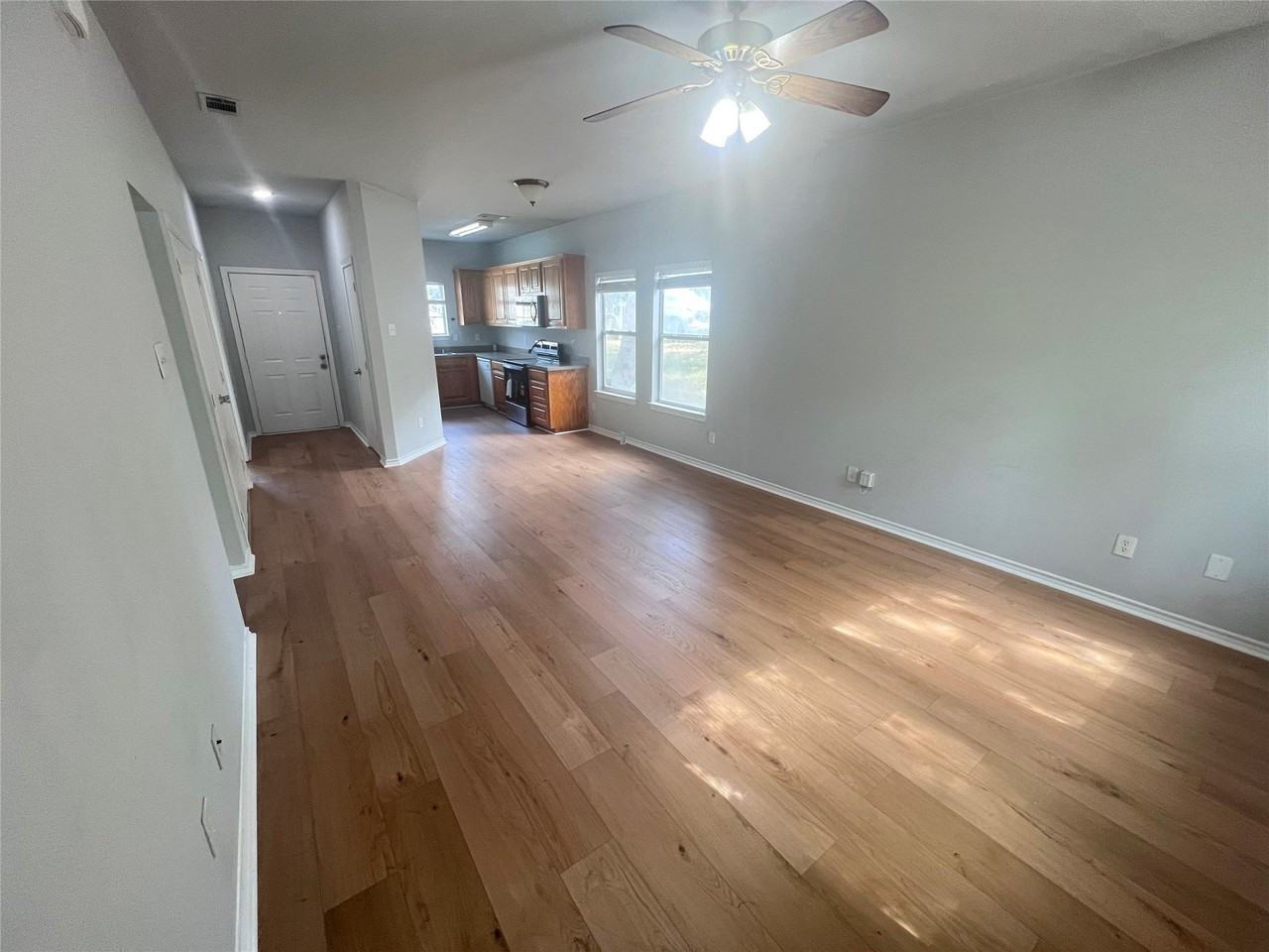 5981 Robinwood St - Photo 3 of 6