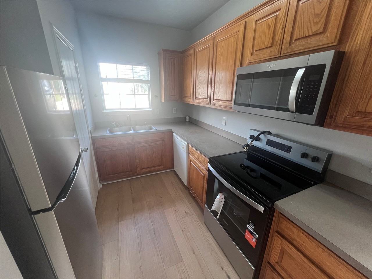 5981 Robinwood St - Photo 4 of 6