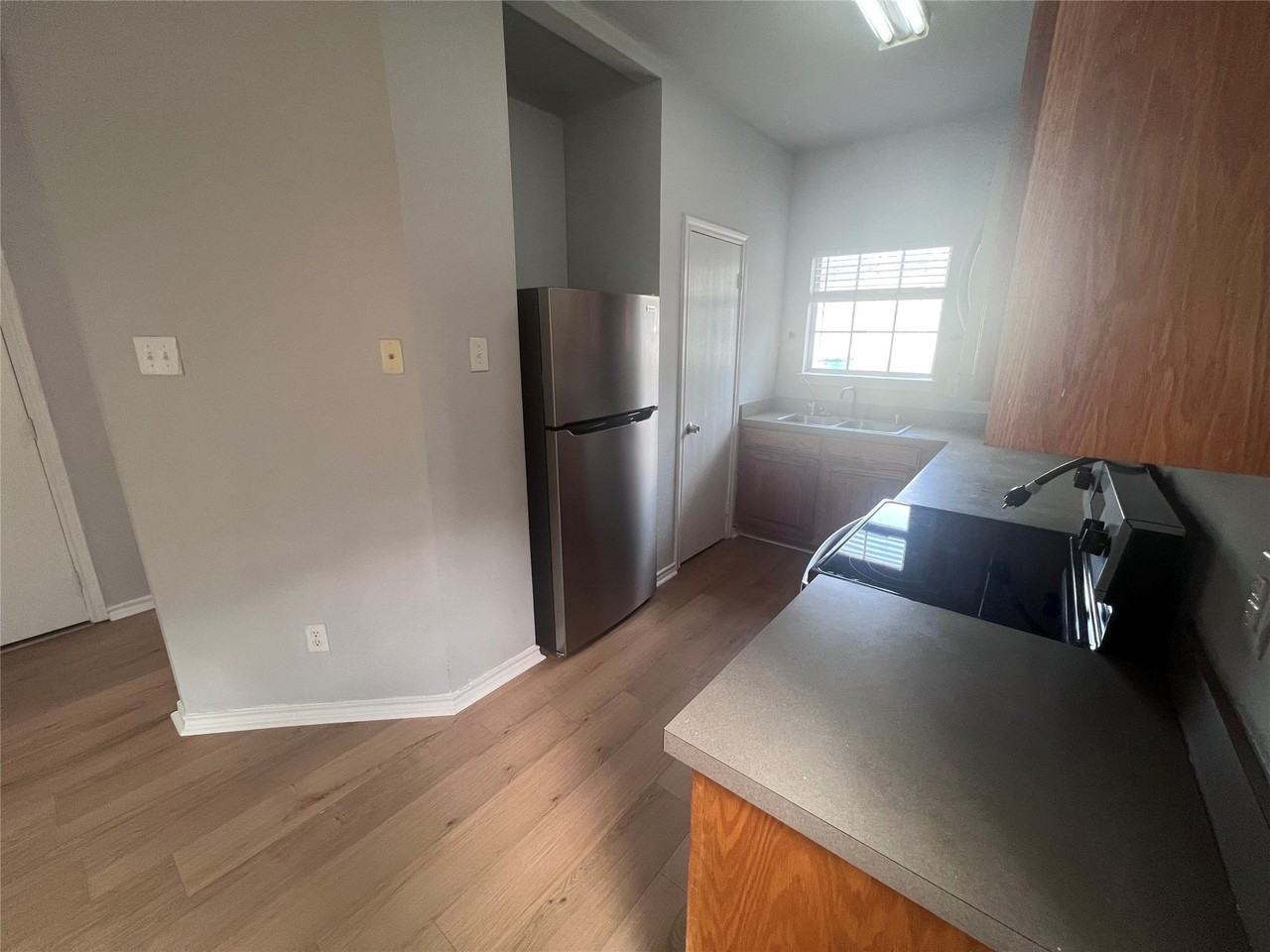 5981 Robinwood St - Photo 5 of 6