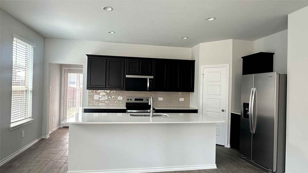 1713 Meadow Crest Dr - Photo 4 of 22