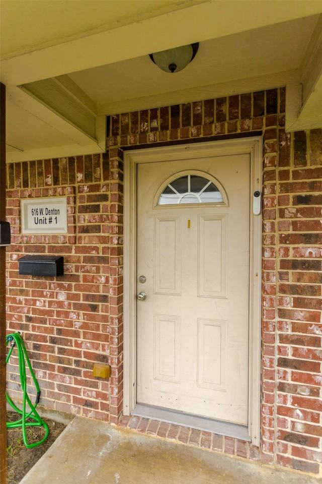 616 W Denton St - Photo 3 of 25