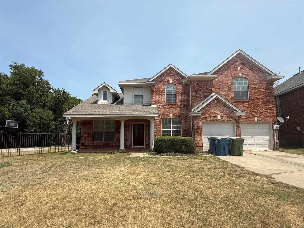1313 Baythorne Dr - Photo 2 of 27
