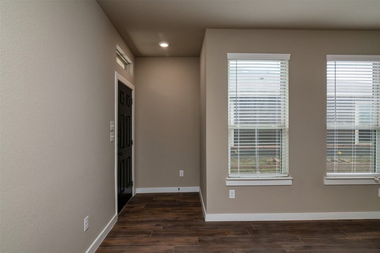 604 Harvest Moon Dr - Photo 4 of 22