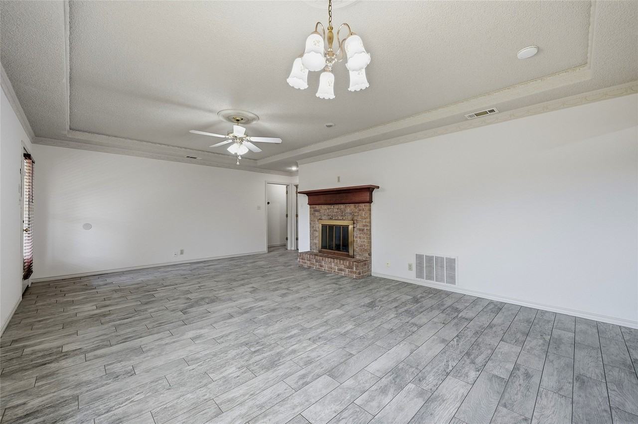 1908 Paula Dr - Photo 7 of 24