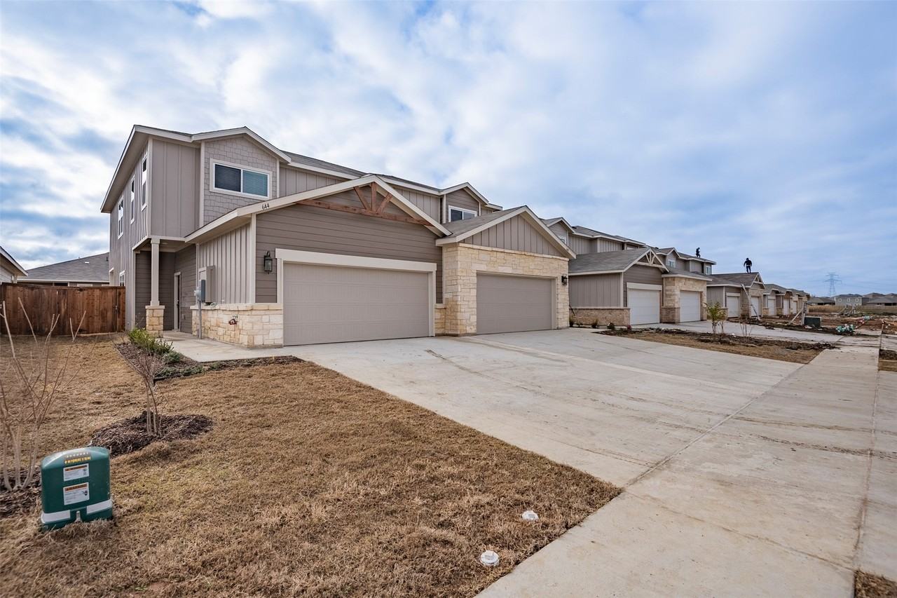 644 Wheatfield Dr - Photo 2 of 27