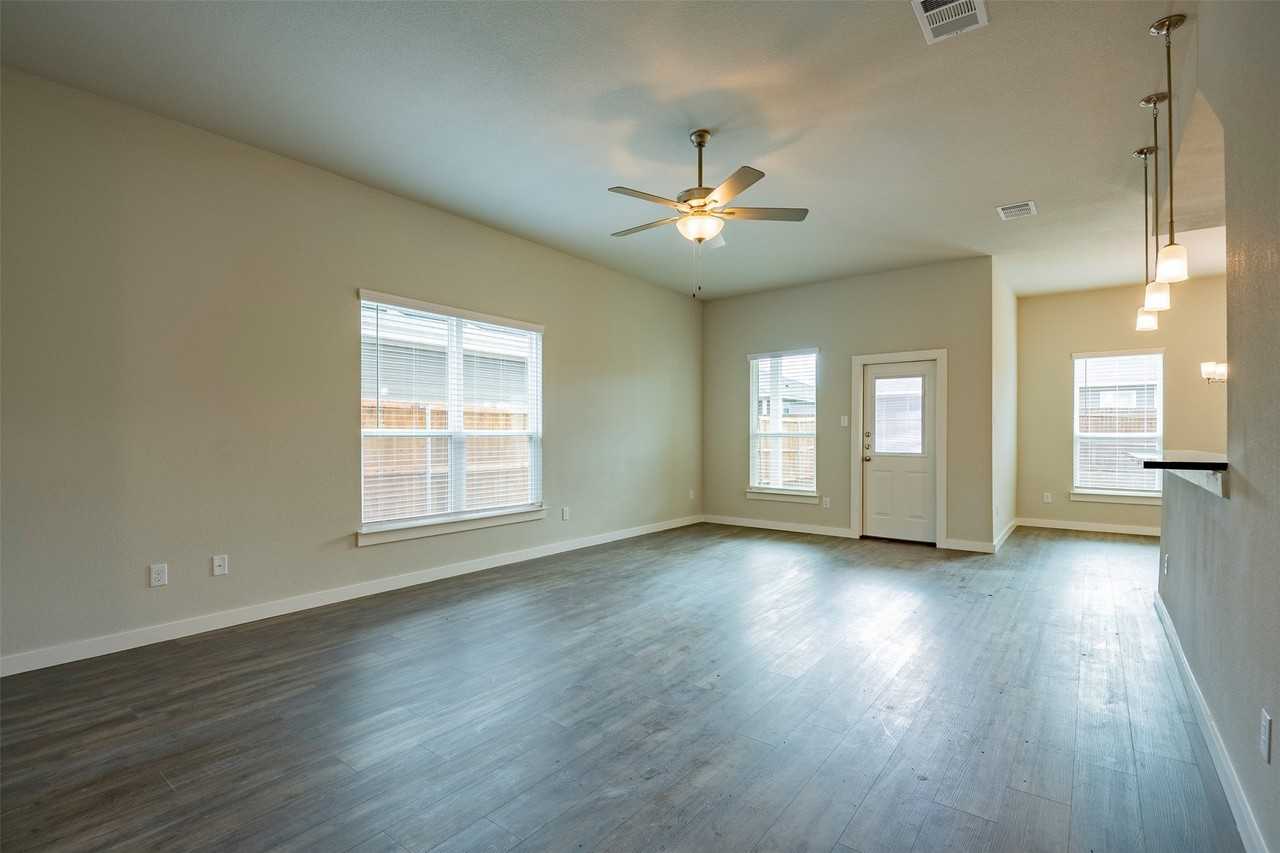 644 Wheatfield Dr - Photo 6 of 27