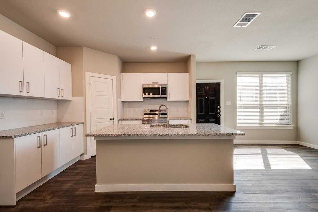 621 Wheatfield Dr - Photo 5 of 12