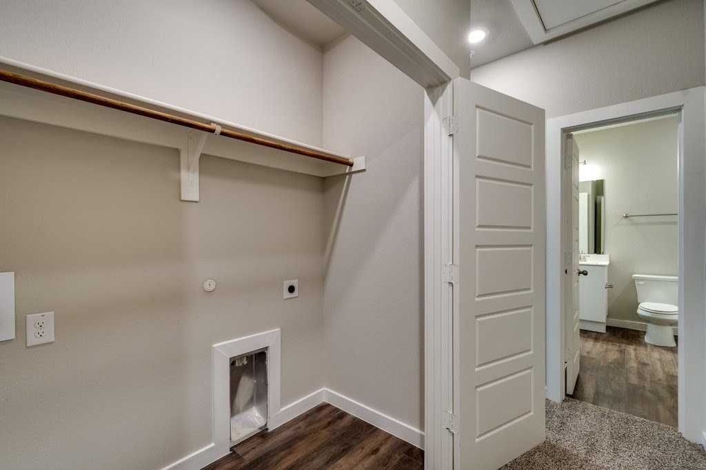 621 Wheatfield Dr - Photo 6 of 12