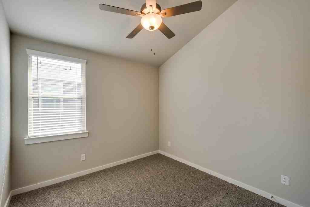 621 Wheatfield Dr - Photo 7 of 12