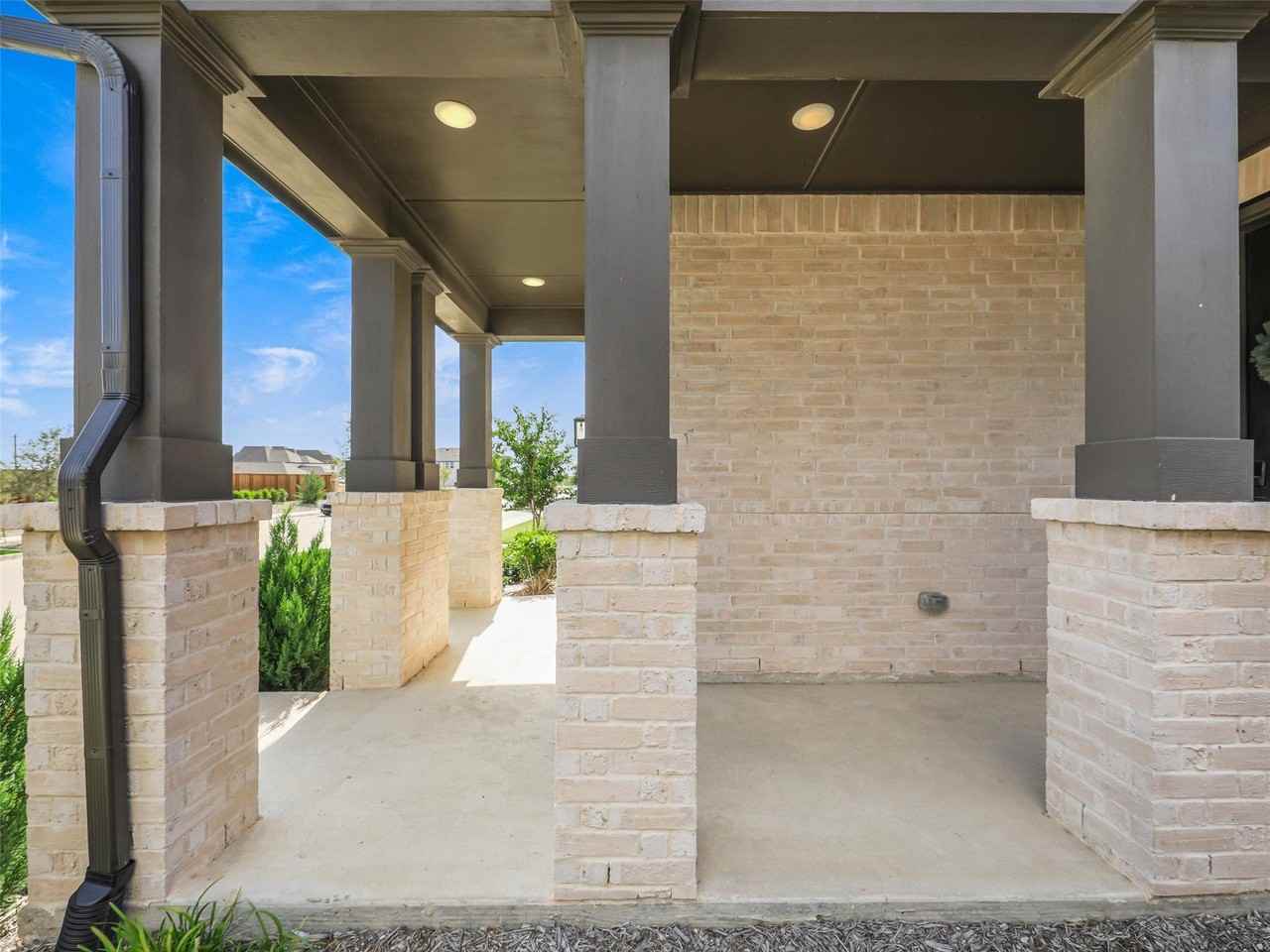 2712 Biltmore Dr - Photo 3 of 34